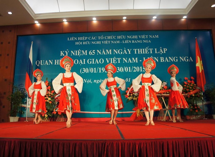 Празднование 65-летия установления вьетнамо-российских дипотношений  - ảnh 9